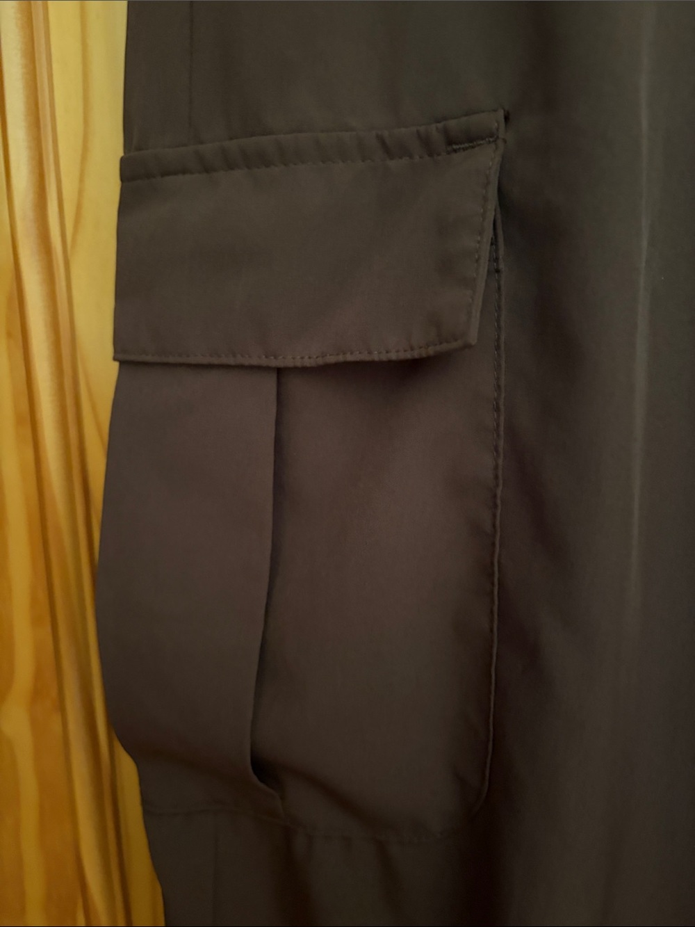 GAP Wide-Leg Cargo Pants in Dark Brown - Picture 4 of 8